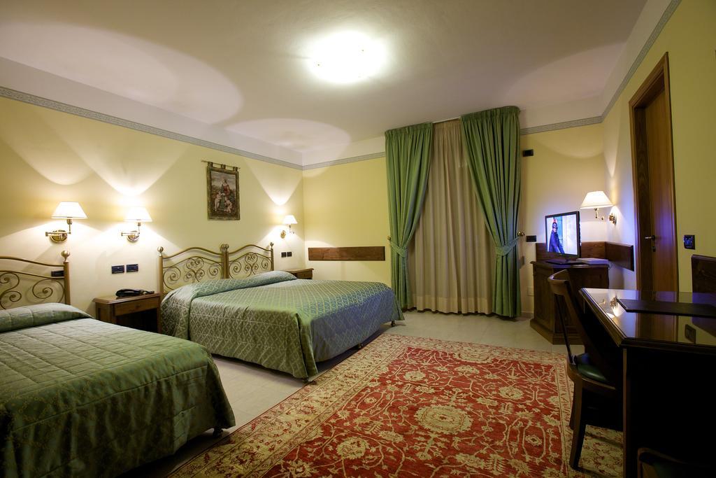 Campiglione Hotel Ассізі Номер фото