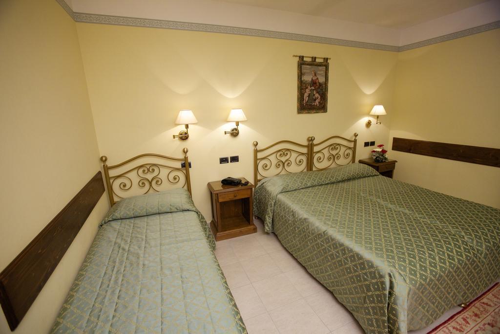 Campiglione Hotel Ассізі Номер фото